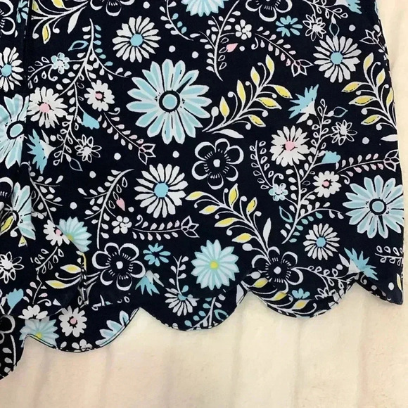 Women’s Crown & Ivy Floral Scalloped Shorts Size 12 EUC - Picture 5 of 8